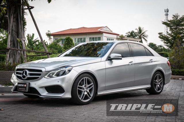 รหัสTM466 MERCEDES-BENZ E-CLASS W 212 (ปี13-15) E 300 [BlueTEC HYBRID] ปี 2014 รายละเอียด ข้อมูล ติดต่อ ⭐ NEW ARRIVAL ⭐ MERCEDES BENZ E300 BLUETEC HYBRID AMG 2.1 / ดีเซล/ AT / ปี 2014 / ไมล์ 86,000 กม.  ราคา 2,299,000.- สวยและถูกที่สุดในตลาด ยิ่งดาวน์เยอะ ค่างวดยิ่งน้อยลง ประหยัดดอกเบี้ย เครื่องยนต์ 2,100 CC. ไมล์ 86,000 กม. ออฟชั่นเต็มสุด รถศูนย์เบนซไทยแลนด์ หลังคาแก้ว ชุดแต่ง AMG push start กุญแจ2ดอก mag AMG บุ้ค คู่มือครบ การันตีตัวถังไม่มีชน 100% สนใจติดต่อและทดลองขับ 081-9859973 พล ld line : kam01092512 รูปที่ 1