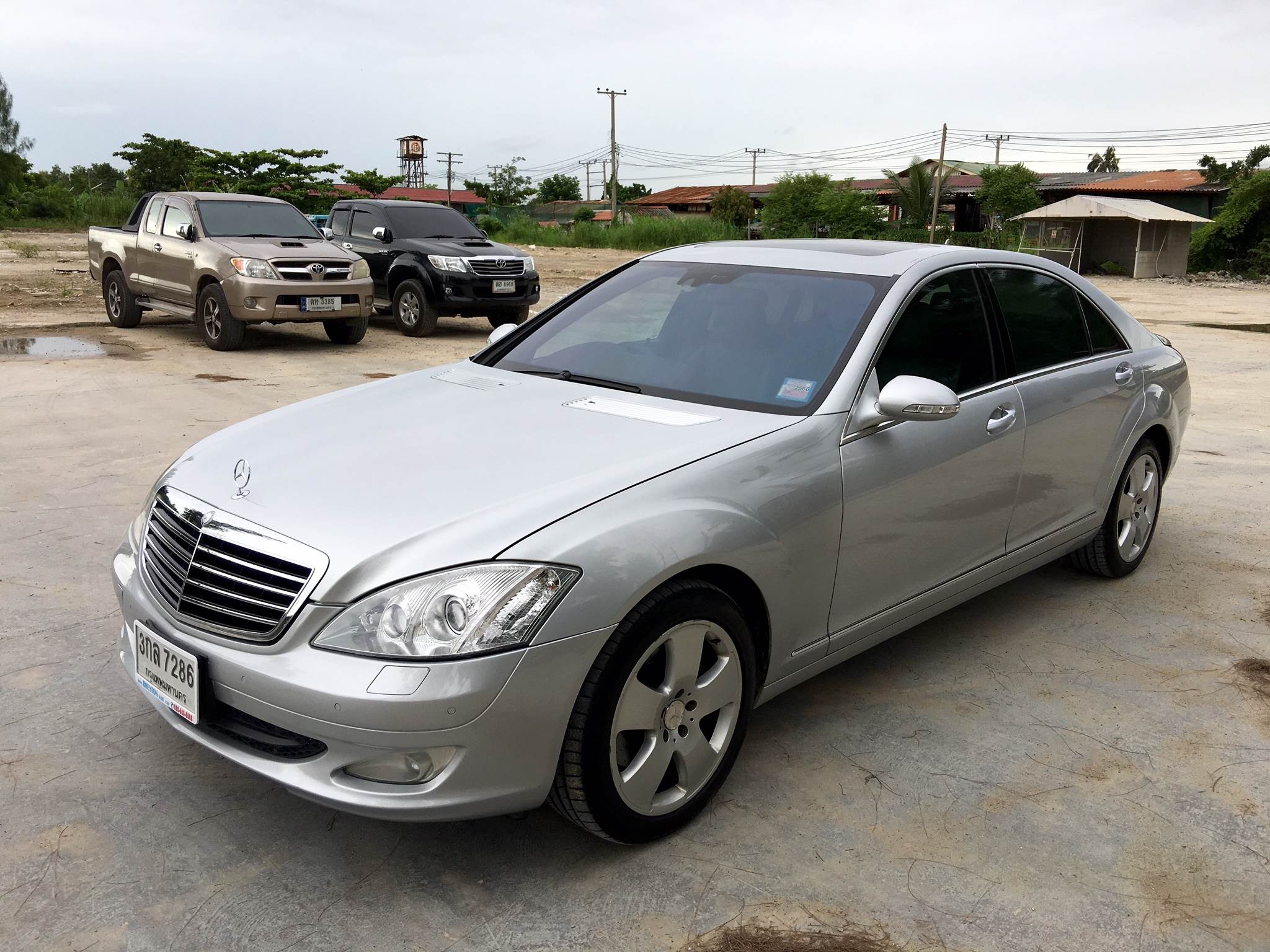 รหัสBT244 เก่าเก็บ  ตัวจริง Benz S300L  ปี2008 แท้  w221 ( รถศูนย์ Daimler)  ขนาดเครื่อง 3000cc  219 แรงม้า  full option จอ Command ฝาท้ายไฟฟ้า Sunroof เบาะไฟฟ้าคู่หน้า คู่หลัง  ประตูดูด  Night vision  ใช้งานมา 11x,xxx  km   กล้ารับประกันตัวถัง-ตัวรถให้ทั้งคัน ไม่มีจมน้ำ-ไม่มีอุบัติเหตุชนหนัก-หรือพลิกคว่ำ มาใดๆทั้งสิ้น  กล้าท้าพิสูจน์  ความสวย   ราคาโปรแบบด่วนๆๆขายเร็วๆ 1,629,000 บาท  book-กุญแจ  ครบ สนใจติดต่อและทดลองขับ 081-9859973 พล Id line : kam01092512 รูปที่ 1