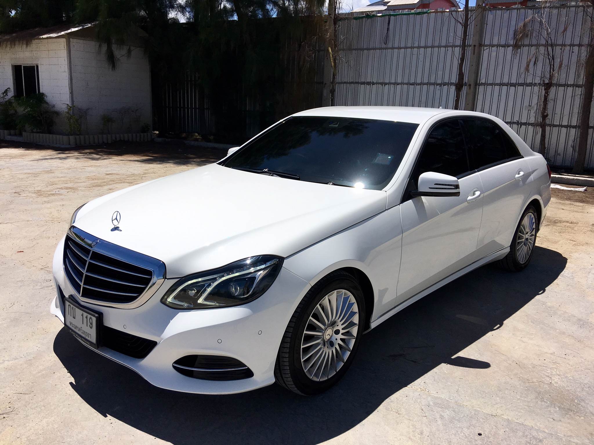 รหัสBT246 New arrived 2014 รุ่น คศ. 2013 benz E300 hybrid 2.2 diesel executive เกียร์ 7 speed ไม่ต้องดาวน์จัดได้เกินราคาขายทุกธนาคาร 228 hp.twinturbo  ความเร็วสูงสุด 242 กม./ชม.รถศูนย์ Daimler เลขไมล์ 8x,xxx km.แท้ full option มือเดียวป้ายแดง สภาพสวยจัดบางใส ไร้อุบัติเหตุ ถนอมสุดๆ เช็คศูนย์ตามระยะ ราคาพิเศษ ถูกสุดๆ ปกติขายราคา 2,499,000 บาท ปรับราคาเหลือเพียง 2,089,000 บาท ด่วน ห้ามพลาดครับ   ยอดจัด เกิน ทุกบริษัทไฟแนนท์ bm scb tnc olc  ยอดจัดได้ 2,200,000 ล้าน ไม่ต้องดาวน์ สนใจติดต่อและทดลองขับ 081-9859973 พล Id line : kam01092512 รูปที่ 1