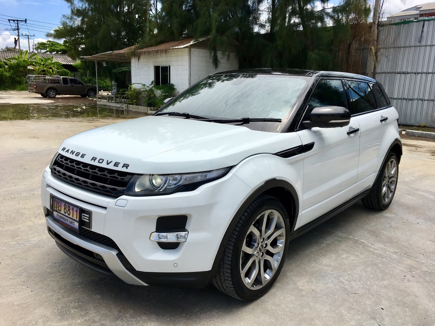 รหัสBT252 ปี2012 range rover evoque 2.2 diesel sd4 dynamic 4wd รถนำเข้าแบบ 32 รุ่น top สุดหลังคาแก้ว 5 ประตู full option  190 แรงม้า 6 speed พร้อมไต่เขา เครื่องช่วงล่างพร้อมตัวถังการันตรีเดิมทั้งคันภายในสวยยางใหม่ เช็คศูนย์ตามระยะเจ้าของดูแลดี ราคาพิเศษ หมดแล้วรออีกนานครับ ออกห้าง  4.99 ล้าน ราคาล่วงสุดคุ้ม  เพียง 2,149,000 จัดโอน 25000   ยอดจัด  scb ธนชาต  kk เต็มครับ bm เต็ม สนใจติดต่อและทดลองขับ 081-9859973 พล Id line : kam01092512 รูปที่ 1