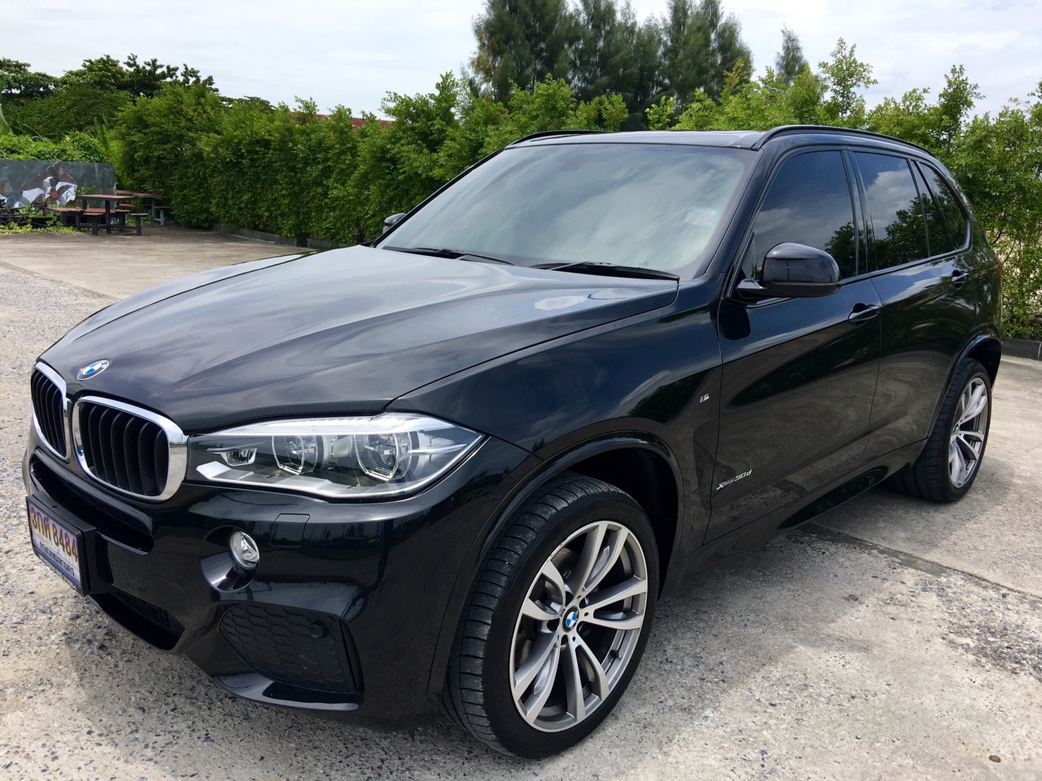 รหัสBT253 มาเเล้วใหม่สดจากโชว์รูม 2016'BMW X-5 M Sport 3.0 D รถออกศูนย์ BMW Thailand ราคาป้ายเเดง 5.49 ล้านบาท ออฟชั่นเต็มสุด  Bsi untill 11/2020 เลขไมล์ 50,8×× km -Engine 3.0 / 6 สูบ Twinturbo -i drive 10