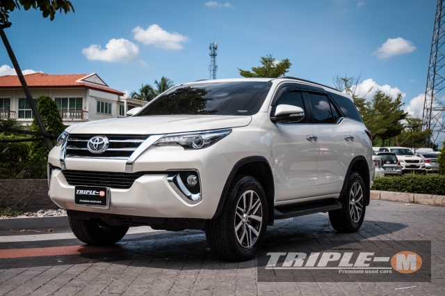 รหัสTM475 TOYOTA FORTUNER โฉมปี (15-17) 2.4 [V] ปี 2015 รายละเอียด ข้อมูล ติดต่อ ⭐ NEW ARRIVAL ⭐ TOYOTA FORTUNER 2.4V / ดีเซล / AT / ปี 2015 / ไมล์ 44,000 กม.  ราคา 1,179,000.- สวยและถูกที่สุดในตลาด ยิ่งดาวน์เยอะ ค่างวดยิ่งน้อยลง ประหยัดดอกเบี้ย เครื่องยนต์ 2,400 CC. ไมล์ 44,000 กม. navi push start การันตีตัวถังไม่มีชน 100% รูปที่ 1