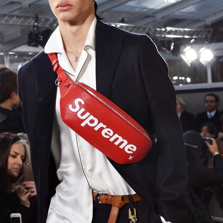 New Louis Vuitton X Supreme Bumbag Epi in Red Bag (เกรด Hi-End) หนังแท้ รุ่นใหม่ชน Shop หนังลายไม้สีแดงสวยมากค่ะ รูปที่ 1