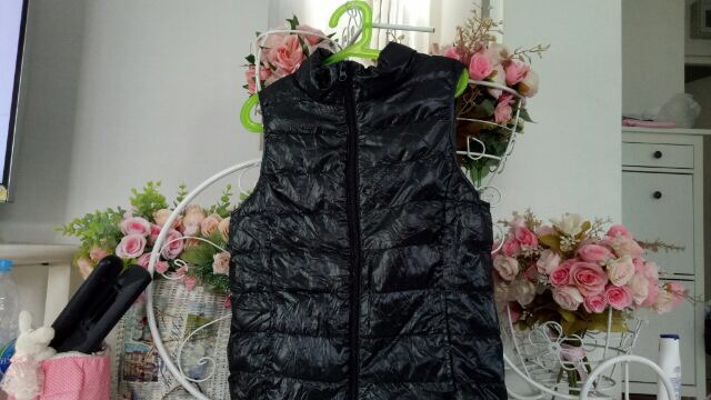 UNIQLO ultralight down vest junior ไซส์140สภาพดีเหมือนใหม่ รูปที่ 7