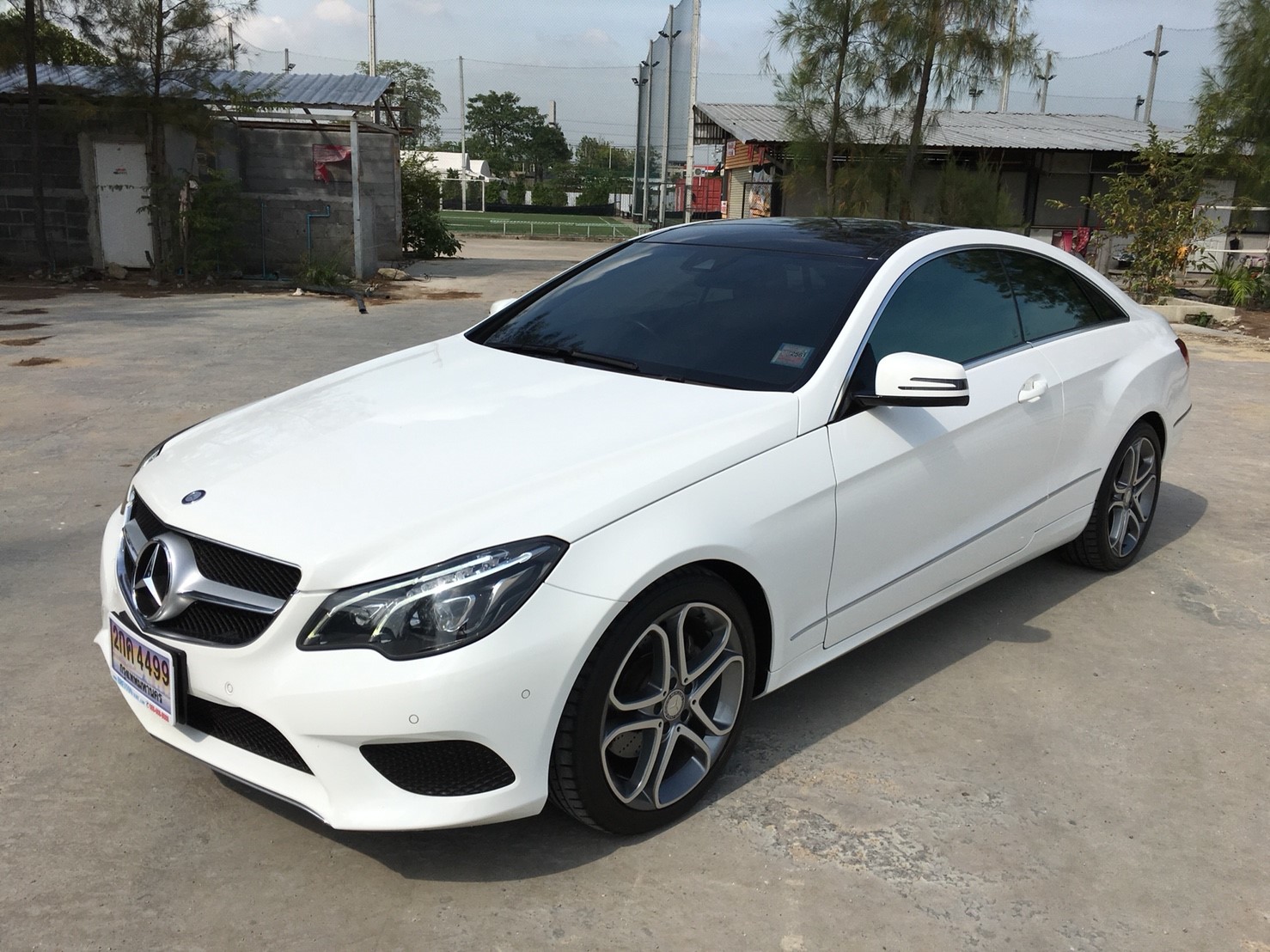 รหัสBT279 Hot price !! ปี2015 รุ่น ค.ศ. 2013  Benz E200 coupe  Sport Plus  Full Option  จอ command 7 นิ้ว DVD Bluetooth หลังคาแก้วพาโนรามิค Glass Roof  เบาะไฟฟ้าเต็มตัว ภายในเบาะแดง เนวิเกเตอร์ รถศูนย์เดมเลอ ไมล์แท้ 29,000 กม แม็กสวยยางใหม่ ราคาถูกสุดๆ พลาดกันนี้รับรองหาไม่ได้อีกครับ ด่วนๆๆขับดีมั๊กๆ  เพียง  2,499,000 บาท สนใจติดต่อและทดลองขับ 081-9859973 พล ld line : kam01092512 รูปที่ 1