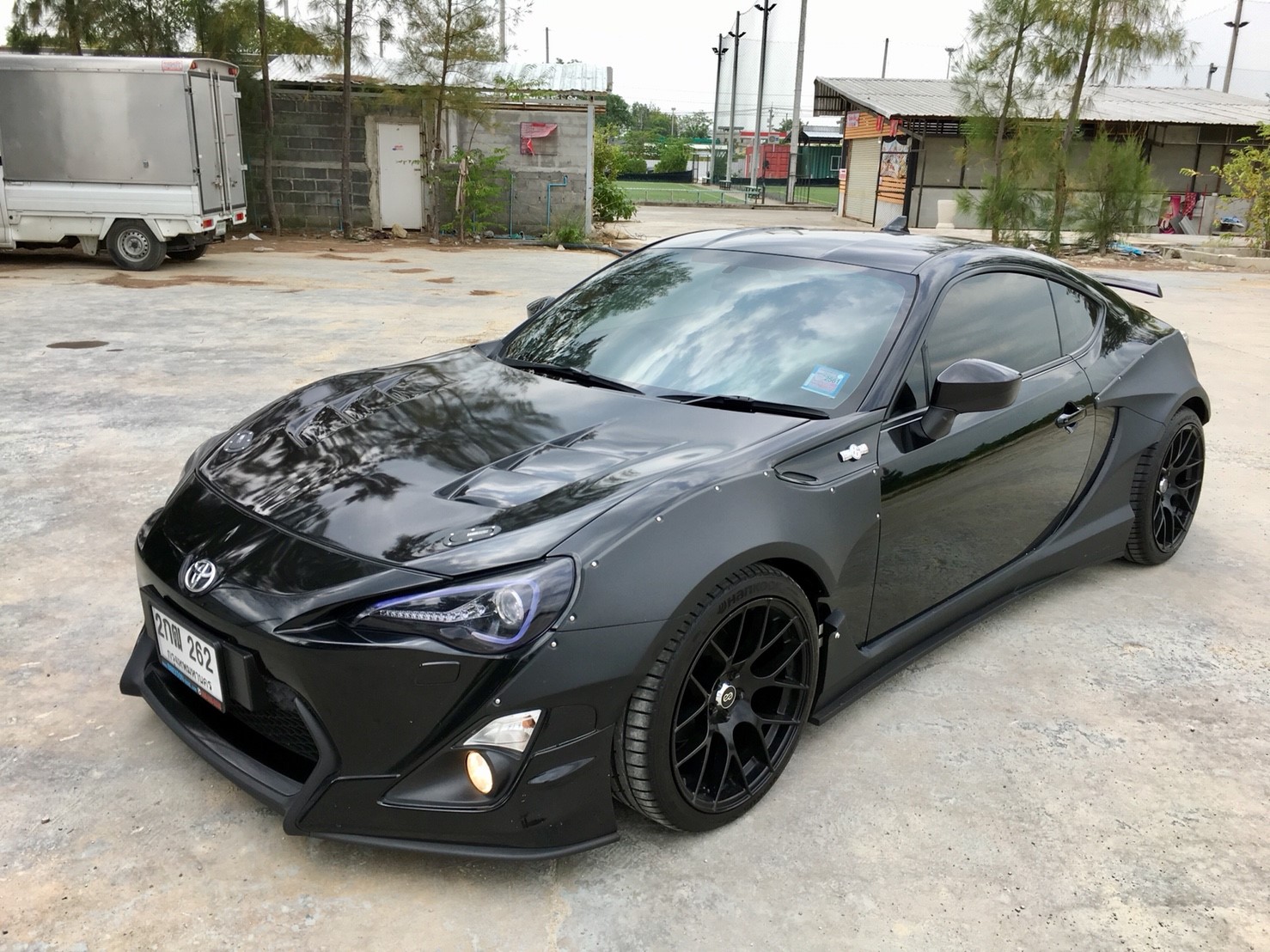 รหัสBT282 Sport สายพันธุ์ดุ Toyota FT 86 ปี2013 (ค.ศ.2012) นำเข้าแบบ32ป้ายแดงทั้งคัน ขนาดเครื่องยนต์ 1990cc. แรงม้าเต็ม. ชุดแต่งแท้ pally Backer/Japan คันเดียวในประเทศไทย รอบคัน ล้อ Enkei Japan  แท้ ขอบ18 สวยที่สุดของรุ่น . เครื่องยนต์ เกียร์. ช่วงล่างเยี่ยม.  ไมล์ 42,xxx กิโล  ราคาโปรโมชั่น รับลมหนาว 1,689,000 บาท สนใจติดต่อและทดลองขับ 081-9859973 พล ld line : kam01092512 รูปที่ 1