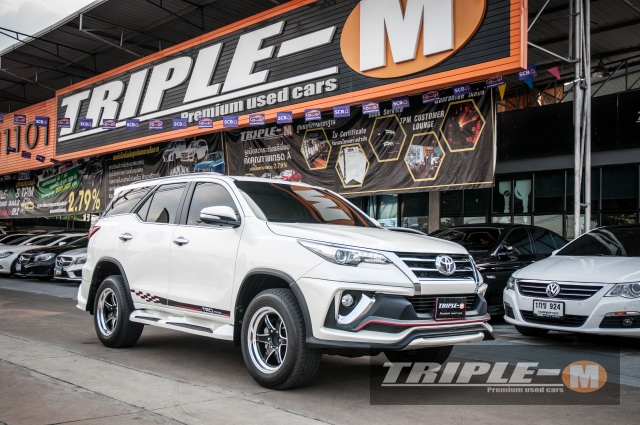 รหัสTM517 TOYOTA FORTUNER โฉมปี (15-17) 2.4 [V] ปี 2016 รายละเอียดข้อมูลติดต่อ NEW ARRIVAL  TOYOTA ALL NEW FORTUNER 2.4 / ดีเซล / AT / ปี 2016 / ไมล์ 23,000 กม.  ราคา 1,189,000.- สวยและถูกที่สุดในตลาด ยิ่งดาวน์เยอะ  ค่างวดยิ่งน้อยลง  ประหยัดดอกเบี้ย ชุดแต่งรอบคัน แม็ก Lenso แท้ พร้อมยางใหม่ navi push start กุญแจ 2 ดอก การันตีตัวถังไม่มีชน 100% สนใจติดต่อและทดลองขับ 081-9859973 พล ld line : kam01092512 รูปที่ 1