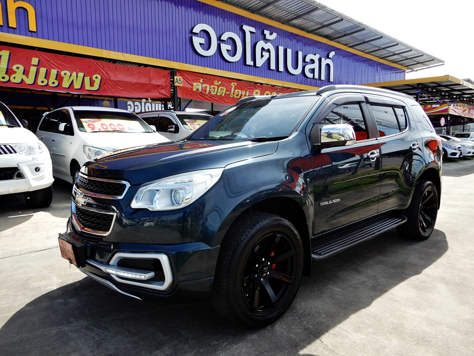 รหัสAB645 CHEV TRAILBLAZER 2.8 LTZ 4WD AT ปี 2014 ราคาเพียง 729,000 บาทเท่านั้น ออกรถ  9,000 บาท ผ่อน 14,xxx / เดือน  ฟรีดาวน์ ฟรีประกันภัย  ✅ต่างจังหวัด ซื้อได้ ✅ติดเครดิต ซื้อได้  โปรโมชั่นสุดพิเศษ - ออกรถ 9,000 บาทเท่านั้น - ฟรีดาวน์ ฟรีประกันภัย  ขับ 4x4 ท็อปสุด LTZ MAX 19'' เจ้าของเดียวออกห้าง ดูแลมาดี  ออฟชั่นครบครัน AIRBAG/ABS เบาะหนัง ปรับไฟฟ้า จอ DVD  ระบบนำทางเนวิเกเตอร์ เอกสารครบพร้อมโอน ไมล์ 94,xxx กิโล ดูรถกทม.ถนน กาญจนาภิเษก ฝั่งเดียวกับเดอะมอลล์บางแค สนใจติดต่อและทดลองขับ 081-9859973 พล ld line : kam01092512 รูปที่ 1