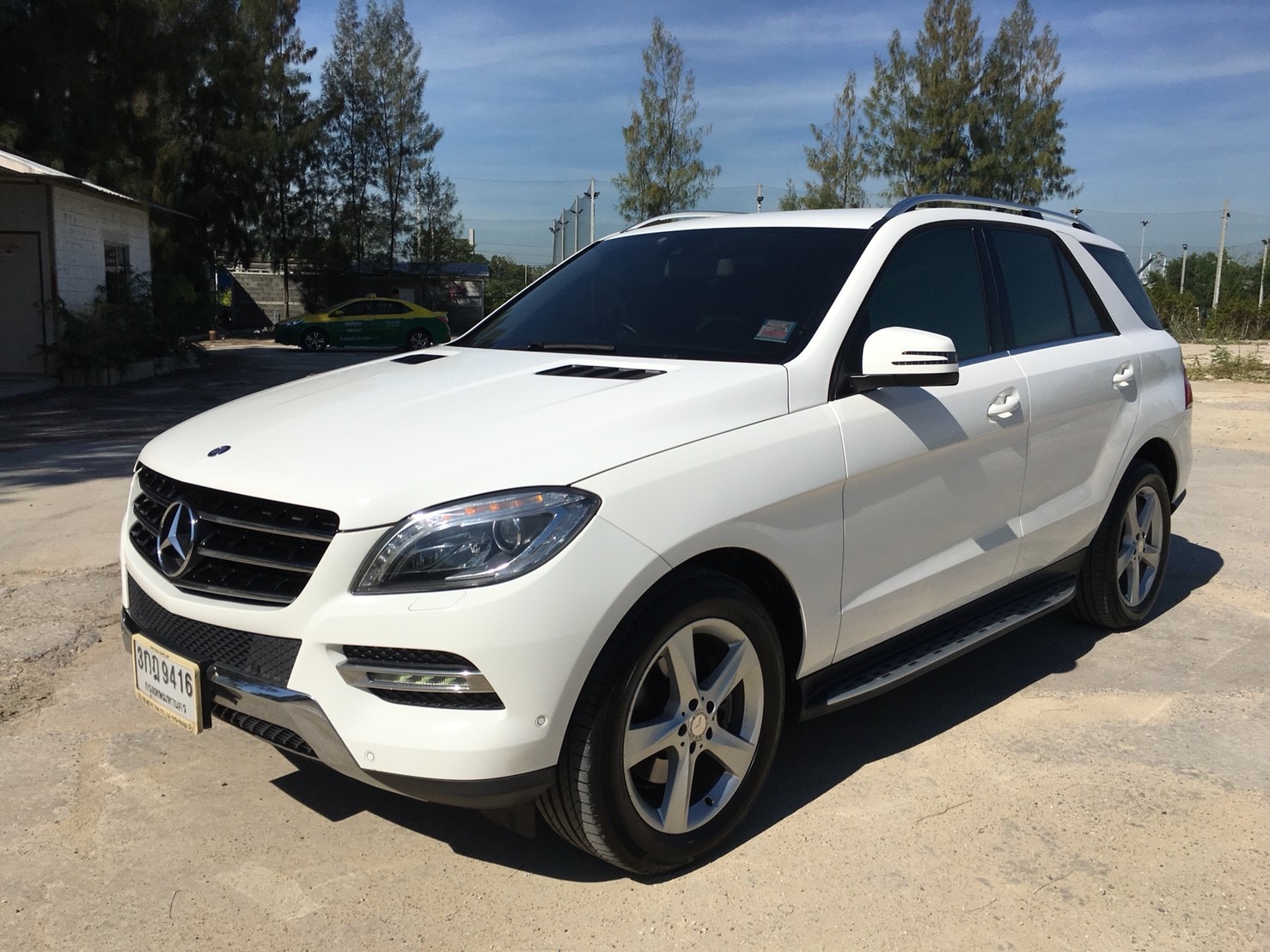 รหัสBT321 2014 Benz ML 250 CDI รถศูนย์ Benz Thailand รุ่น Top Full Option  จอ Command 5 นิ้ว ฝาท้ายไฟฟ้า ใช้น้อย 9x,xxx mile. มือเดียวออกห้าง รับประกันไม่เคยมีอุบัติเหตุ  ด่วน!!! ห้ามพลาด  เพียง 2,439,000  บาท สนใจติดต่อและทดลองขับ 081-9859973 พล ld line : kam01092512 รูปที่ 1