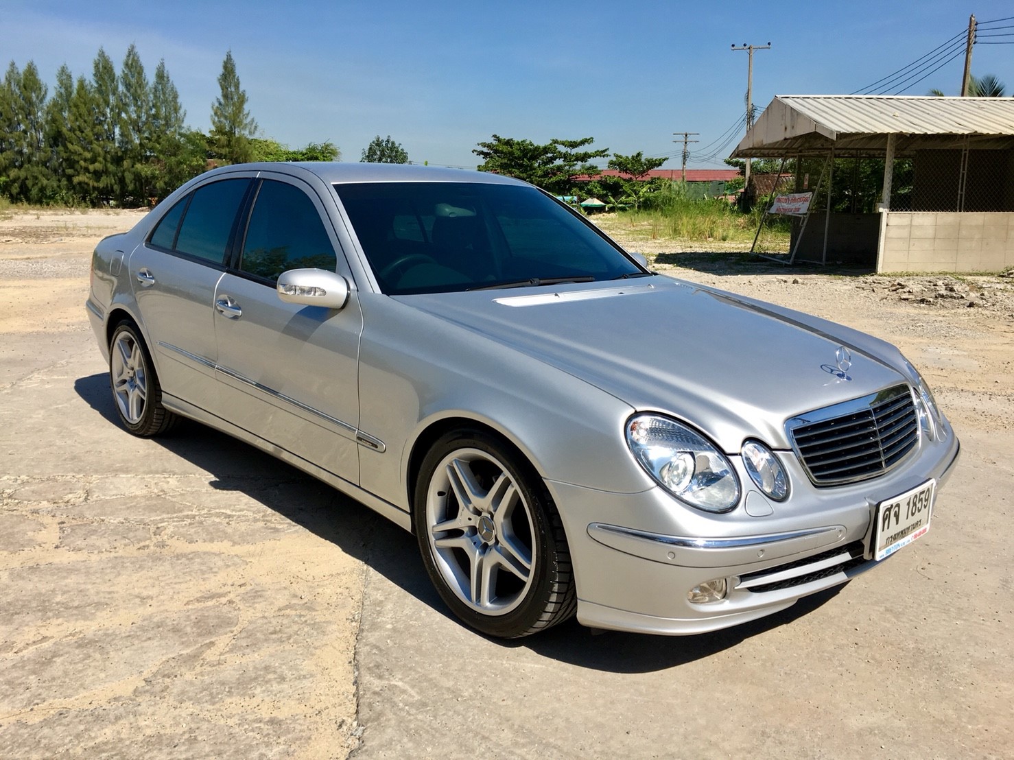 รหัสAB322 ปี2004 Benz E240 v6 2.6 litre รถศูนย์ daimsler Full Option การันตีตัวถังเดิมทั้งคัน ขายราคาพิเศษสุด ไมล์ 110,xxx กิโล ห้ามพลาด   เพียง 599,000 บาท สนใจติดต่อและทดลองขับ 081-9859973 พล ld line : kam01092512 รูปที่ 1