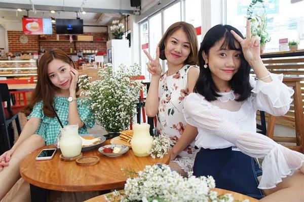 โฮมมี่ โฮสเทล แอนด์ คาเฟ่ โรงแรมใจกลางสุขุมวิท บริการห้องพักราคาถูก รูปที่ 5