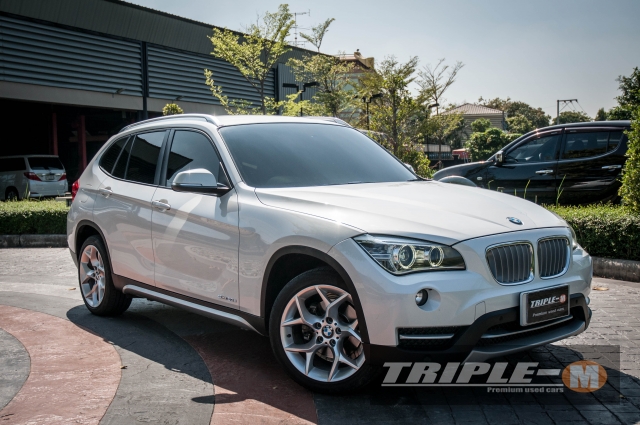 รหัสTM531 BMW X1 E84 (ปี10-15) [sDrive] 20d ปี 2013 รายละเอียดข้อมูลติดต่อ ⭐ NEW ARRIVAL ⭐ BMW X1 sDrive20d 2.0D / ดีเซล / AT / ปี 2013 / ไมล์ 94,000 กม  ราคา 1,279,000.- บาทเครื่องดีเซลท็อป มีจอ+jdrive+navi ตัวพวงมาลัยเบา bsi หมด ปี 2018 ไมเนอรเชนจ์ รุ่น x-line รับประกันโครงสร้าง ไมล์แท้  ✔️ ไม่สะดวกมาที่เต้นท์ มีบริการนอกสถานที่ ✔️ ออกรถได้ทุกอาชีพ ผ่านง่าย อนุมัติไว ✔️ ดอกเบี้ยเริ่มต้นที่ 2.79% ✔️ รับจัดไฟแนนซ์ ทุกไฟแนนซ์ ✔️ ติดแบล๊คลิสก็ออกรถได้ ช่วยทุกคันดันทุกเคส  ❌ ไม่มีชนหนัก ❌ ไม่มีพล รูปที่ 1