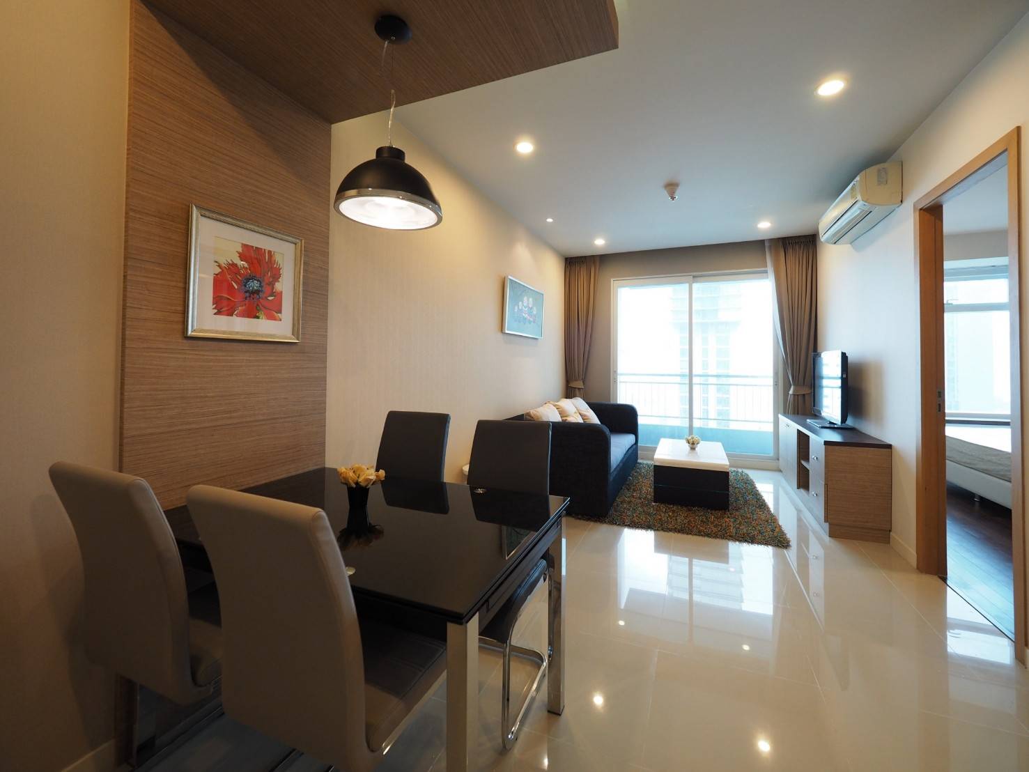 เช่าด่วน คอนโด Circle Condominium แบบ 1 ห้องนอน 10 นาทีจาก BTS นานา/ MRT อโศก **For Rent** A Nice 1 Bedroom Unit รูปที่ 1