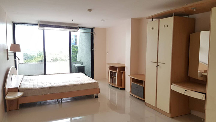 ด่วนมากกก คอนโดรอยัล นาวิน  แบบ 1 ห้องนอนพื้นที่กว้างฝุดๆ ** Super Urgent Sale** Spacious 1 Bedroom at Royal Navin รูปที่ 1