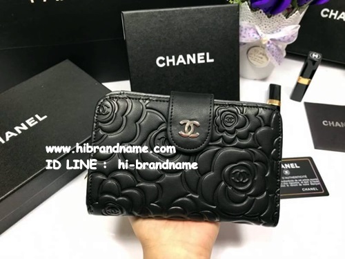 New Chanel Camellia Lambskin Wallet (เกรด Hi-end) แบบ 2 พับ มาใหม่ ลายดอกคามิลเลียน ด้านในสีดำ รูปที่ 1