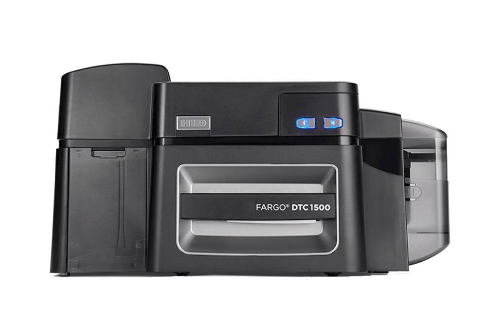 DTC1500 fargo เครื่องพิมพ์บัตร ความละเอียด 300 DPI ความเร็วการพิมพ์สี 16 วินาทีต่อหน้า (225 ใบต่อชั่วโมง) ความเร็วการพิมพ์สีดำเรซิ่น 6 วินาทีต่อหน้า (600 ใบต่อชั่วโมง) ความจุกล่องใส่บัตร/รับบัตร 100 ใบ ขนาดบัตรที่รองรับ บัตร CR-80 85.6 มม. L x 54 มม. W ความหนาบัตรที่รองรับ 0.229 มม. - 1.016 มม. รับประกัน 3 ปี ตัวเครื่องและหัวพิมพ์ รูปที่ 3