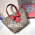New Gucci Shopping Bag รุ่่นโบว์สีแดง สายกระเป๋าสีชมาพู มาใหม่ (เกรด Hi-end)  -- กระเป๋ามาใหม่ Gu