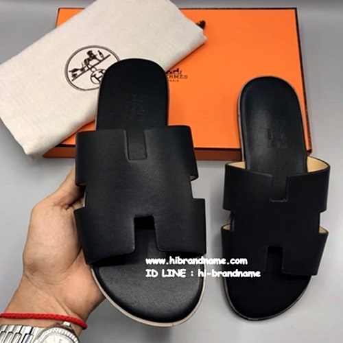 รองเท้าแบรนด์ Hermes Sandals (เกรด Hi-end)  สีดำ รุ่นใหม่ล่าสุดชน Shop หนังแท้สวยค่ะ  รุ่นมาใหม่ล่าสุด แบรนด์ Hermes รองเท้าแตะ ผู้หญิง / ผู้ชาย  งานหนังแท้ คุณภาพอย่างดี ใส่สบาย หนังนิ่มสวยค่ะ  Size :  39 40 41 42 43 44  มาพร้อม  ถุงผ้า+ถุงกระดาษ+กล่อง Hermes รูปที่ 1