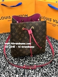 New Louis Vuitton Monogram Canvas Neo Noe Bag (เกรด H-end) สีชมพู มาใหม่  -- กระเป๋า Louis Vuitton รุ่นมาใหม่ ทรงขนบจีบ หนังแท้ทั้ง