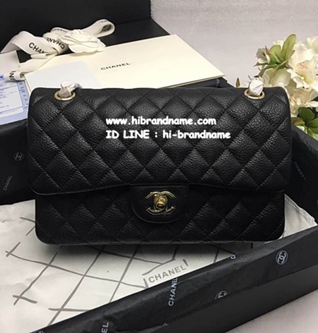 New Chanel Classic Medium in Black With Gold Hardware Bag (เกรด Top Hi-end) งานหนังตัวใหม่ล่าสุดค่ะ สวยเหมือนแท้  -- New Chanel Classic สีดำ อะไหล่ทอง  รูปที่ 1
