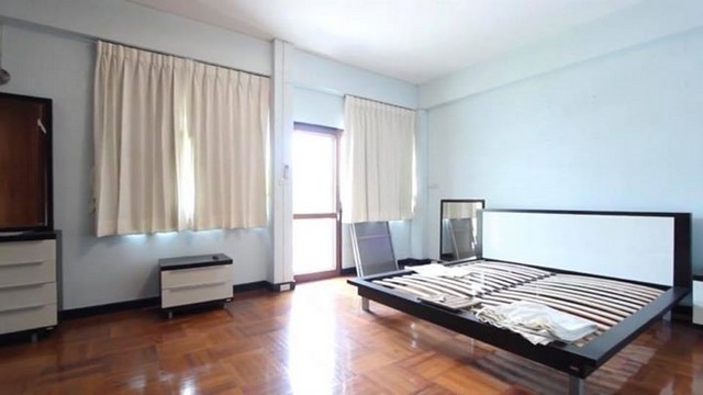 ให้เช่า Apartment Bamboo Court Sukhumvit 26 3ห้องนอน 2ห้องน้ำ ชั้น2 150ตรม.  รูปที่ 1
