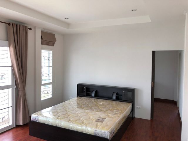 HS1045:House For Sale House for rent Ladkrabang 54 Bangna Price 5.8MB!! 4 Bed 3 Bath รูปที่ 1