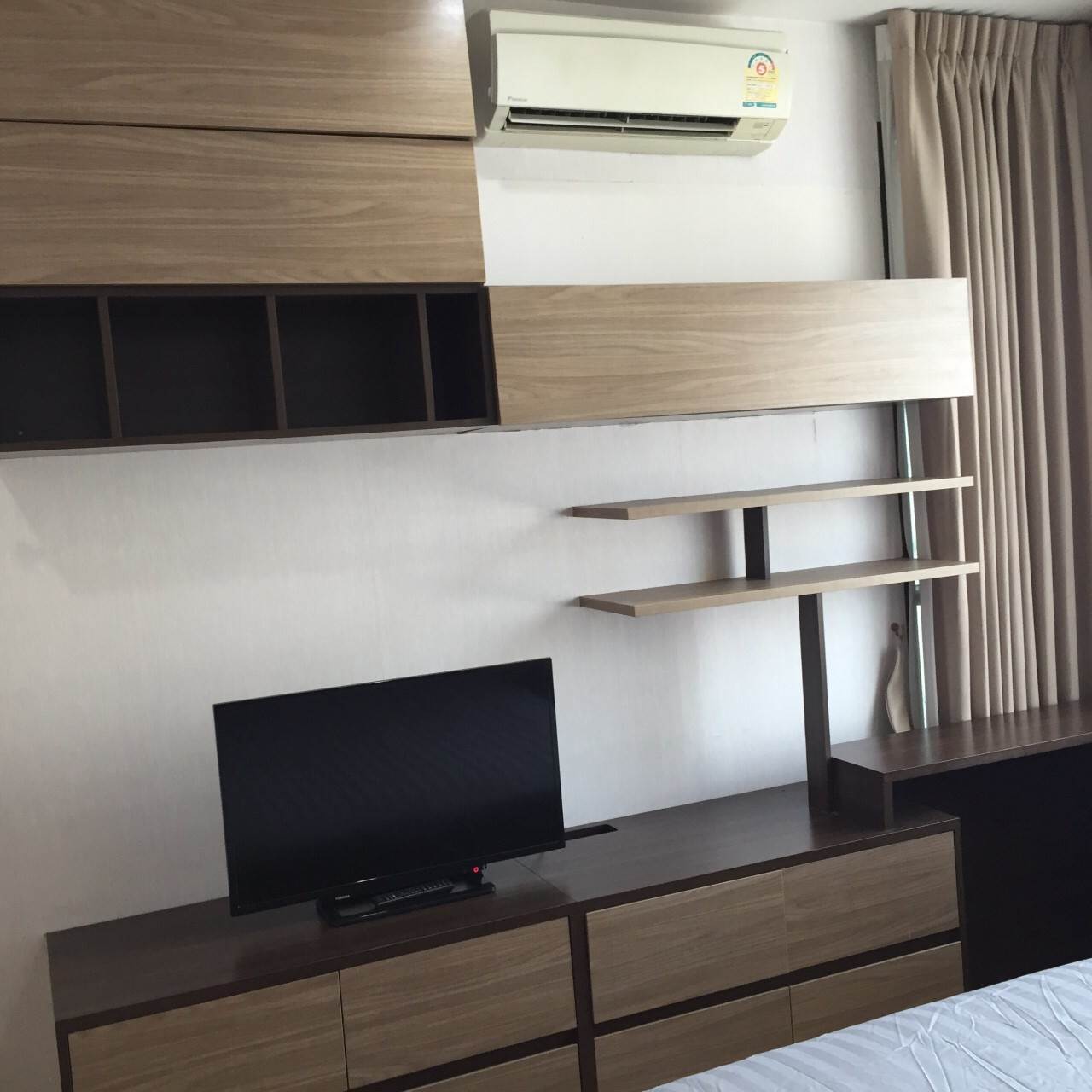 Duplex Room for rent Fuse Sathorn-Taksin 35000THB just 140m from BTS Wongwian Yai ref-dha180839 รูปที่ 1