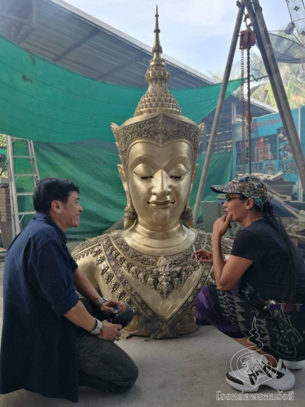 พระพุทธมหาจักรพรรดิ โดย โรงหล่อพรหมรังสี บริษัท พุทธ พรหมรังสี จำกัด รูปที่ 1