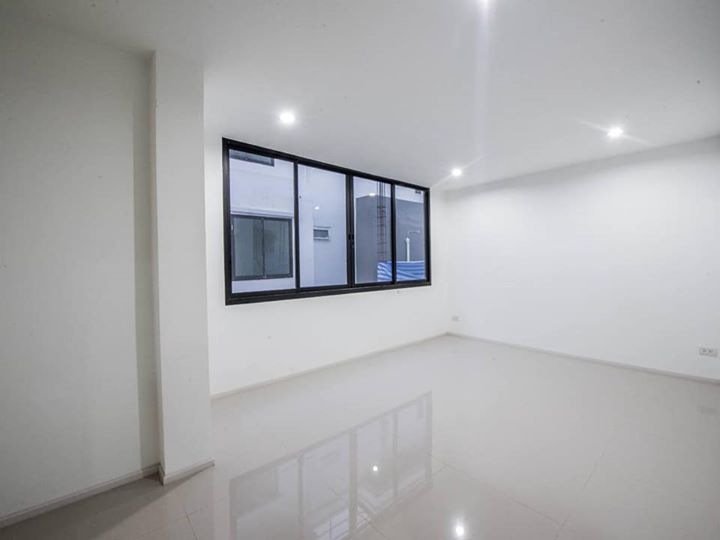 R981 ขาย 5900000 บาท ทาวน์ โฮม 3 ชั้น ใกล้รถไฟฟ้าลาดพร้าว   townhome 3 storey near BTS Ladprao รูปที่ 1