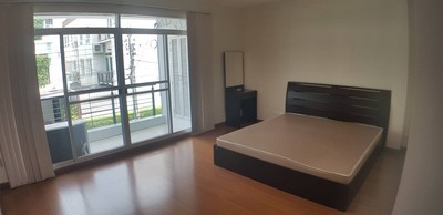 For rent!! Townhome Baan Klang Muang Srinakarin, 145 Sqm, Fully Furnished,  Beautiful Decoration  รูปที่ 1