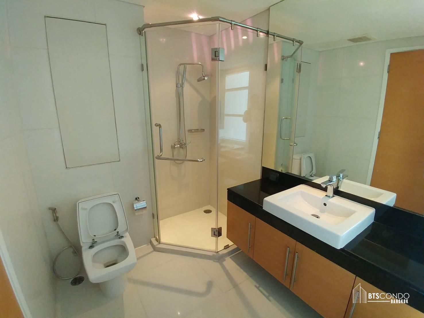 FULLERTON Sukhumvit, RENT-85k, 3bed 170sqm 300m from BTS Ekkamai ref-dha256420 รูปที่ 1