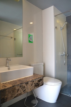 Sell 2 Bed 2 Bath : The Tempo Ruamrudee {BTS Phloen Chit} 62 sqm. 4th  floor รูปที่ 1