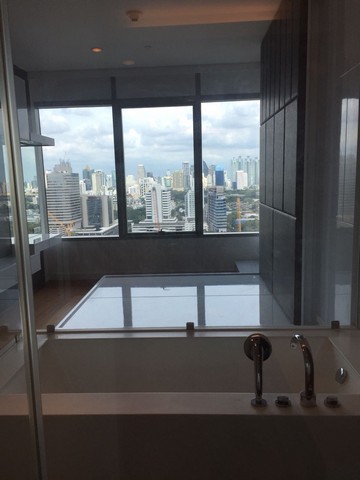 2 bedrooms for rent with greenery view of Royal Bangkok Sport Club at 185 Rajadamri  รูปที่ 1