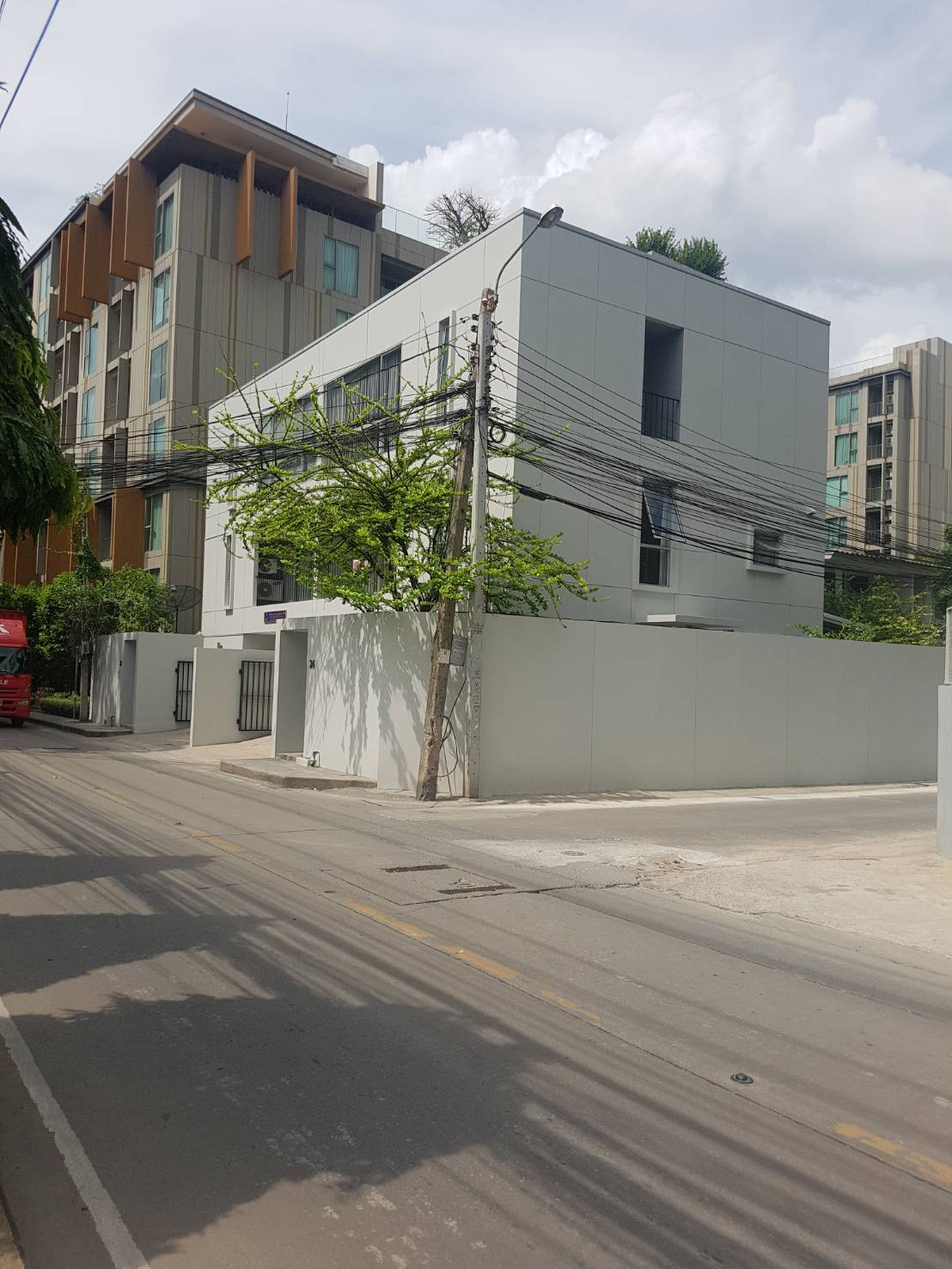 FOR RENT ออฟฟิส 3 ชั้น รีโนเวทใหม่ ซอยสุขุมวิท 64 ปากซอยสถานี BTS ปุณณวิถี  รูปที่ 1