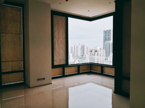 Sale Down Asthon  Silom BTS Chongnonsee 2 beds-2 baths-86.5 sqm.-25th plus floor-Corner room รูปที่ 1