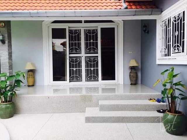House with swimming pool for rent south pattaya  close to walking street 3 kilometer rent 50,000 baht per moth  รูปที่ 1