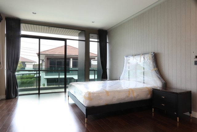 Rent House, Setthasiri Krungthep Kreetha, near Brighton College, 4 Bed รูปที่ 1