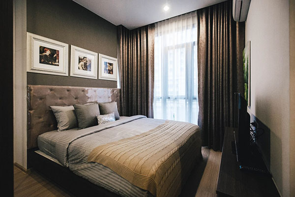 คอนโด The Capital เอกมัย-ทองหล่อ แบบ 3 ห้องนอน พื้นที่ใช้สอยกว้าง แต่งสวย มีสไตล์ A Spacious Nicely and Stylishly Furnished 3 Bedroom Unit with a Separate Maid Quarter- Right รูปที่ 1