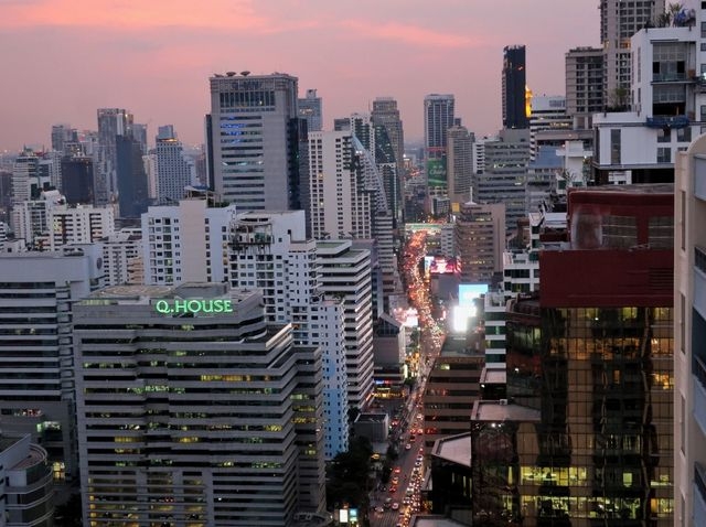 ขายคอนโดหรู Q Asoke 48.5 ตารางเมตร 2ห้องนอน ติดสถานีรถไฟฟ้า MRT เพชรบุรี ห้องใหม่สวยมาก รูปที่ 1