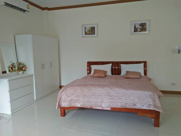 ให้เช่าบ้านเขาใหญ่ บ้านพักมี 2 ห้องนอน (ห้องใหญ่มาก) ห้องน้ำ 3 ห้อง มีเฟอร์นิเจอร์พร้อม แอร์ 4 ตัว รูปที่ 5