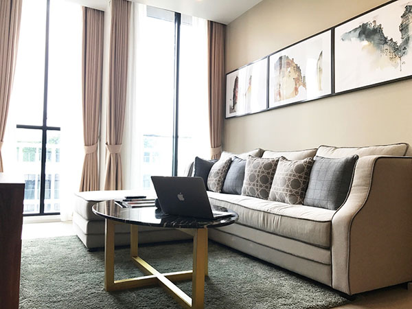 เช่าด่วน ห้องสวย พื้นที่กว้าง modern แบบ 1 ห้องนอน ที่ คอนโด Noble เพลินจิต **For Rent** A Beautiful and Spacious 1 Bed Unit at Noble Ploenchit รูปที่ 1