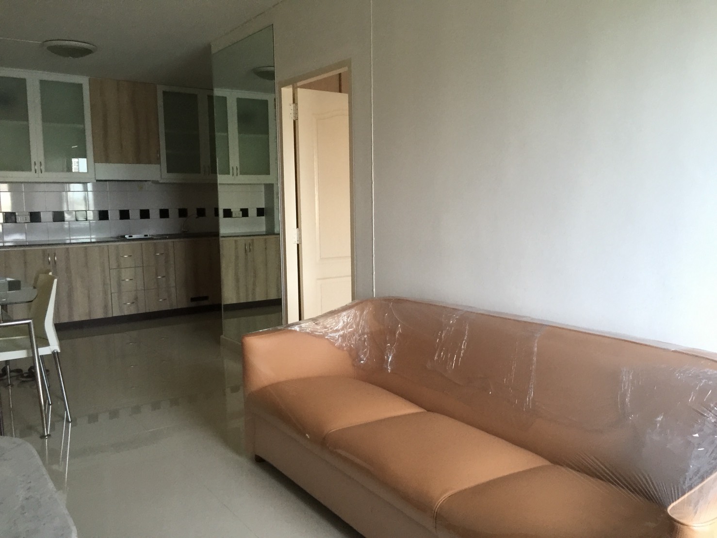 Condo for Sale Sathorn Happy Land Tower 49 Sq.m Selling Price :  2.95 MB. รูปที่ 1