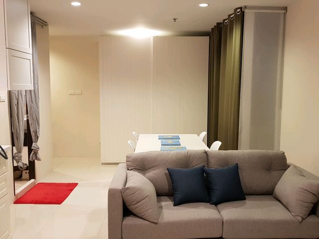 For Rent Sukhumvit Living Town Condo Asoke Road (280 metre from MRT Petchburi Station รูปที่ 1