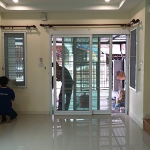 ร้าน วรรณิดาเหล็กดัด บริการออกแบบและติดตั้ง เหล็กดัดประตู-หน้าต่าง ครอบใน พร้อมมุ้งในชุดเดียว รูปที่ 4
