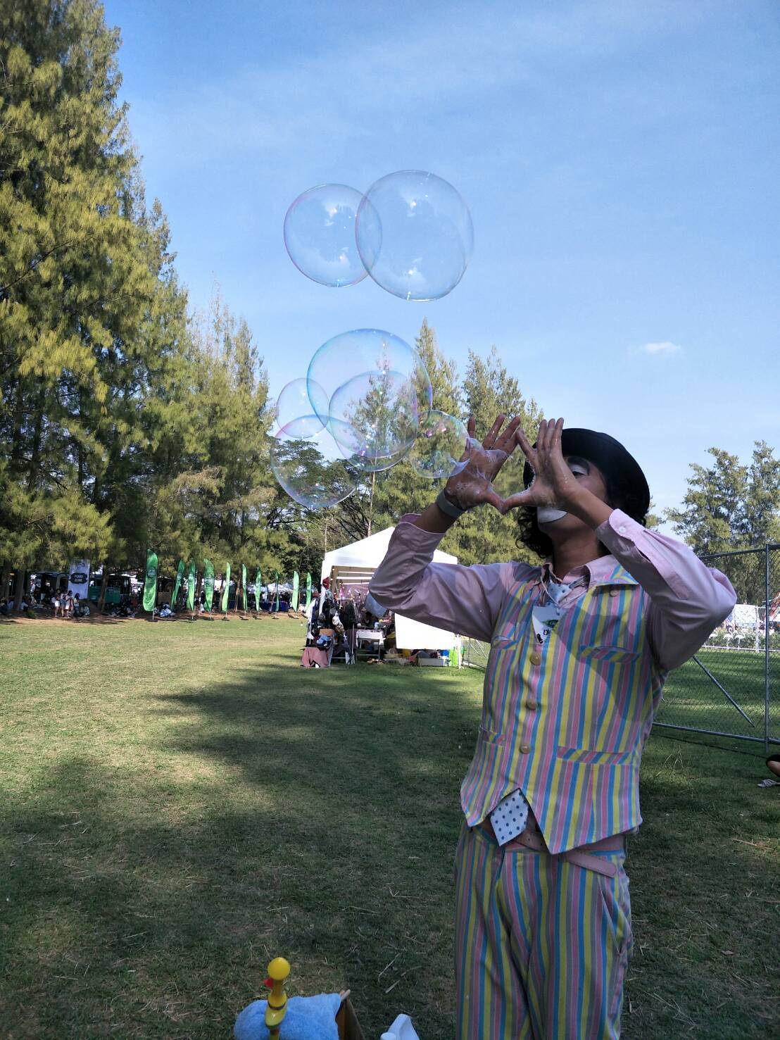 รับโชว์มายากลแนวสนุก คอมมีดี้ จั๊กกลิ้งคอนแทค มายากลเปลี่ยนหน้า โปโซ่ ตัวตลกขายาว หุ่นนิ่ง ละครใบ้คนหน้าขาว เกมส์ต่างๆ วีโก้โชว์ 0952395336 รูปที่ 3