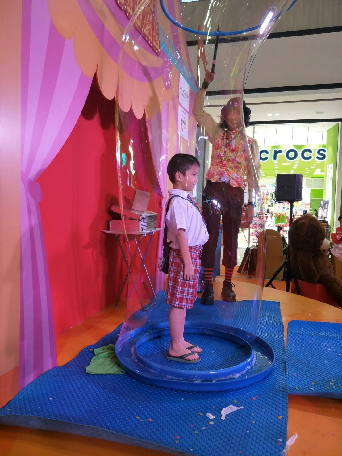 มายากลวีโก้ ขอเสนอการแสดงในรูปแบบตัวตลกโบโซ่ (Clown & Bozo)มายากลตลก จักกลิ้ง บับเบิ้ลโชว์ 0952395336  รูปที่ 6