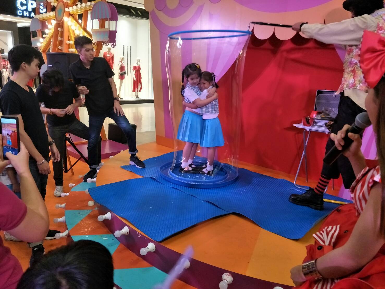 มายากลวีโก้ ขอเสนอการแสดงในรูปแบบตัวตลกโบโซ่ (Clown & Bozo)มายากลตลก จักกลิ้ง บับเบิ้ลโชว์ 0952395336  รูปที่ 7