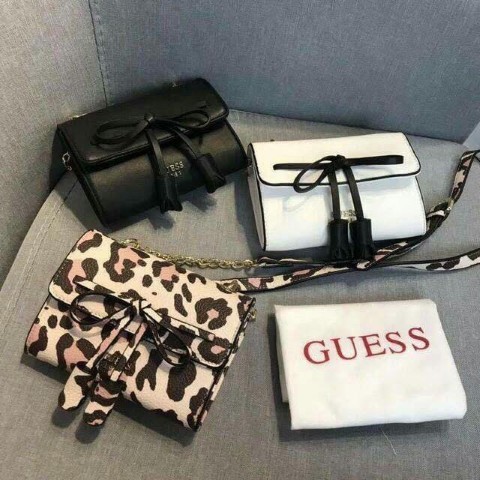 จำหน่ายกระเป๋าแบรนด์ดังแท้ Outlet ราคาถูกกว่าshop 80 Lyn Charles&Keith Guess  Prada รูปที่ 4