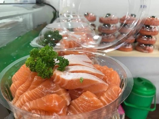 จำหน่ายผลไม้ลอยแก้วเพื่อสุขภาพ หวานเย็นชื่นใจ แซลม่อนซาซิมิ  กุ้งแช่รสเด็ด รูปที่ 4