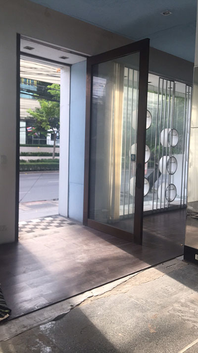 ให้เช่าด่วน อาคาร ที่ ถนนวิทยุ **FOR RENT** Commercial Building, Wireless Road รูปที่ 1